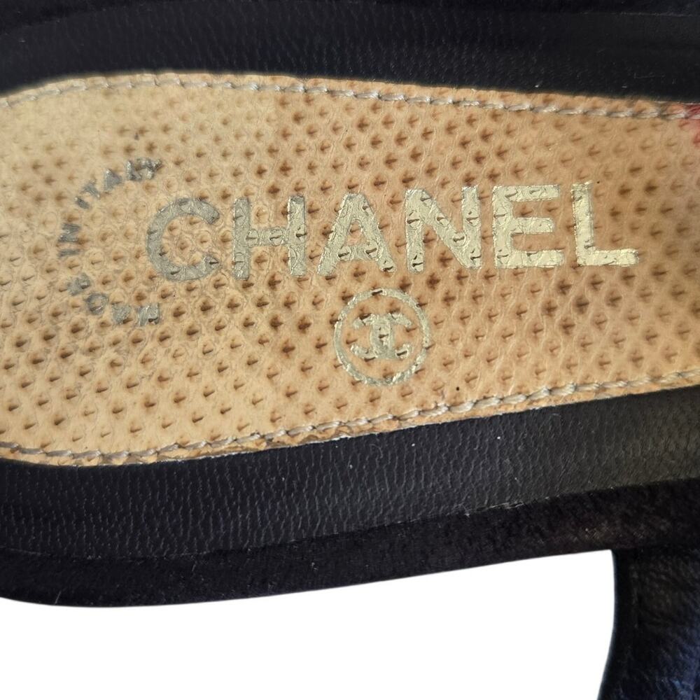 Chanel Interlocking CC Pearl Logo 2011 Dark Navy Blue Gladiator Sandals 37.5 - Picture 7 of 10